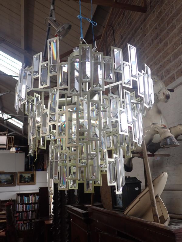 A PAIR OF MODERN CHANDELIERS BY MW LIGHTING