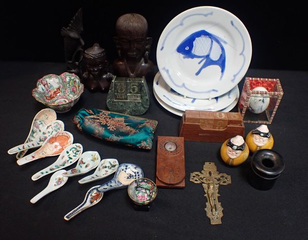 A COLLECTION OF FAR EASTERN PORCELAIN SPOONS
