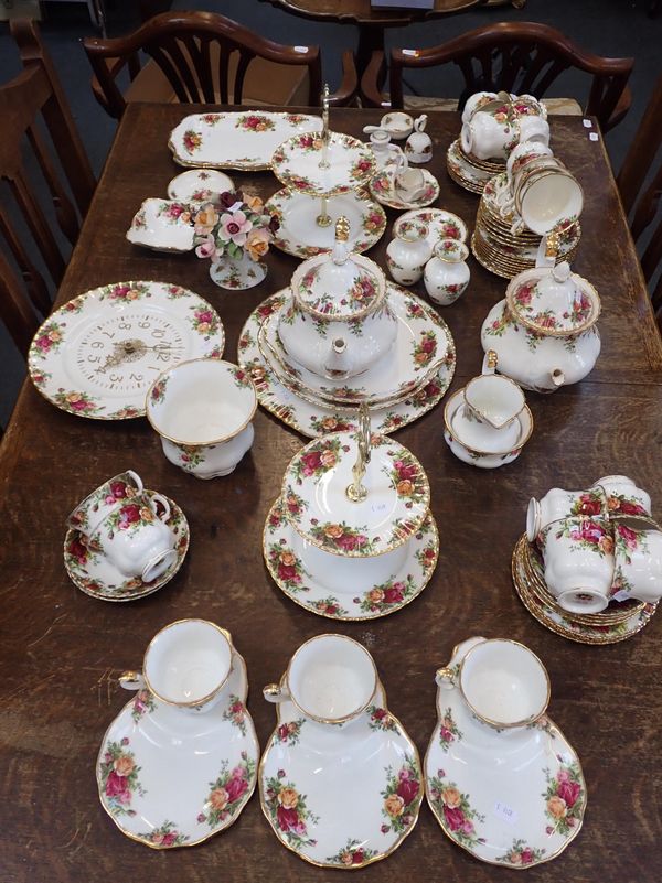 A QUANTITY OF ROYAL ALBERT 'OLD COUNTRY ROSES' TEA WARE