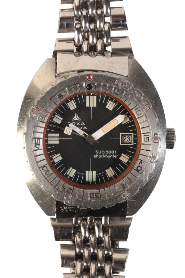 DOXA SUB 300T SHARKHUNTER: A GENTLEMAN'S STAINLESS STEEL BRACELET WATCH