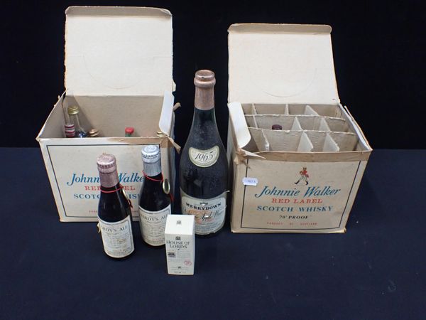 A QUANTITY OF MINIATURE LIQUEURS, SPRITS AND WINES