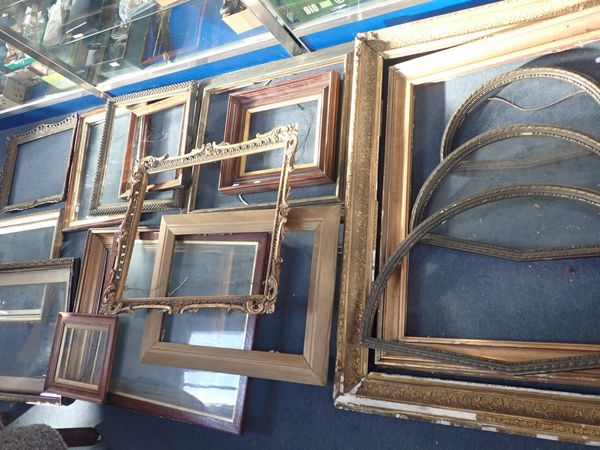 A CARVED AND GILTWOOD PICTURE FRAME