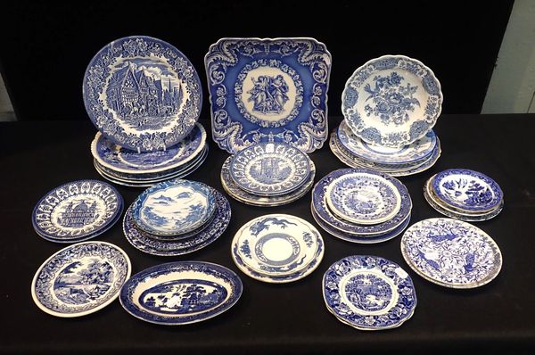 A COLLECTION OF BLUE AND WHITE WARES