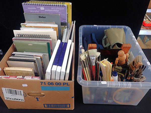 A LARGE COLLECTION OF ART MATERIALS