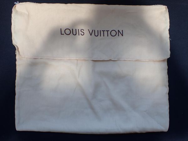 LOUIS VUITTON: A CLOTH DUST BAG/COVER