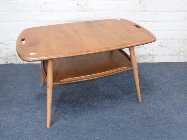 A BLONDE ERCOL 457 'BUTLER'S TRAY' COFFEE TABLE