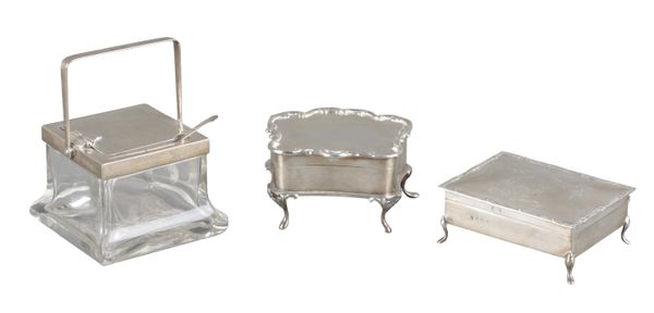 A GEORGE V SILVER MOUNTED ‘MECHANICAL ACTION’ CONDIMENT JAR