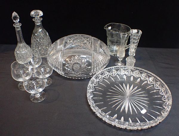 A COLLECTION OF GLASSWARE