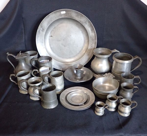 A QUANTITY OF MIXED PEWTER MUGS, PLATES