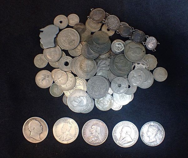 AN 1887 QUEEN VICTORIA SILVER HALF CROWN