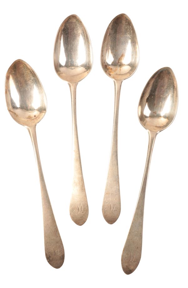 A SET OF FOUR EARLY 19TH CENTURY SCOTTISH WHITE METAL ‘CELTIC POINT’ TEASPOONS