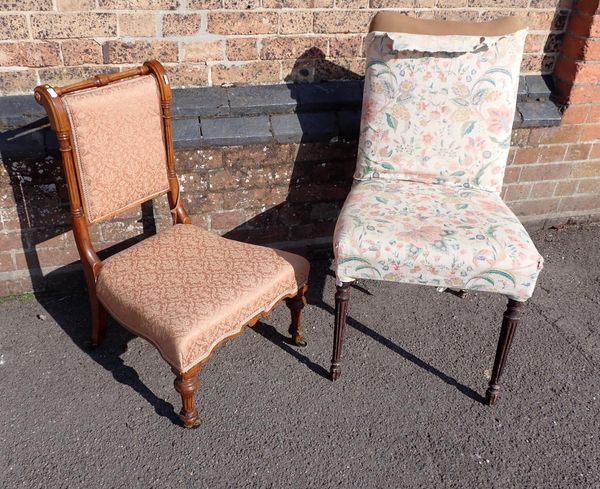 A 19th CENTURY SIDE CHAIR WITH PAINTED TURNED  AND FLUTED LEGS