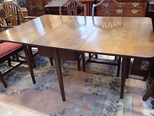 A GEORGE III DROP-LEAF DINING TABLE