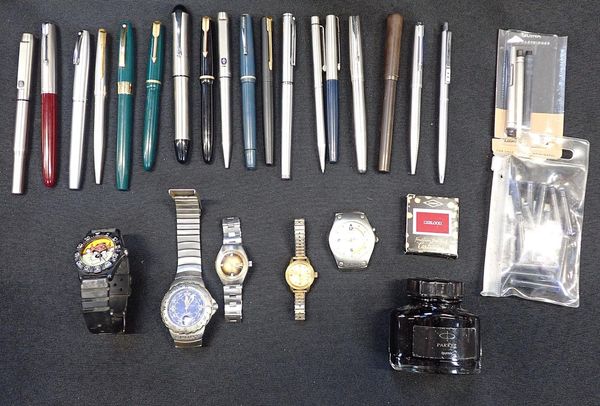 A QUANTITY OF VINTAGE PENS