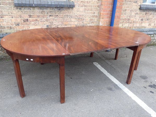 A GEORGE III MAHOGANY DINING TABLE