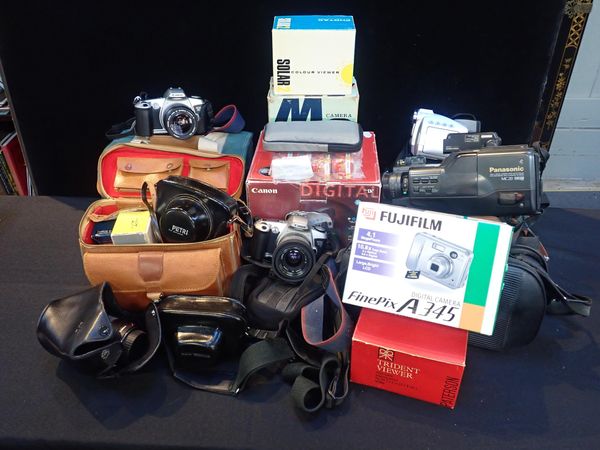 A MIXED COLLECTION OF CAMERAS
