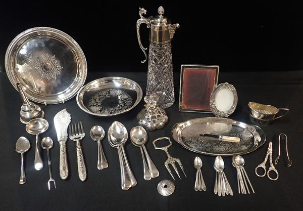 A SILVER-PLATED AND GLASS CLARET JUG