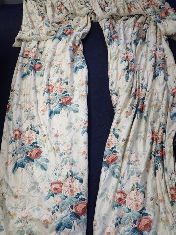 A PAIR OF COUNTRY HOUSE CHINTZ CURTAINS AND PELMET