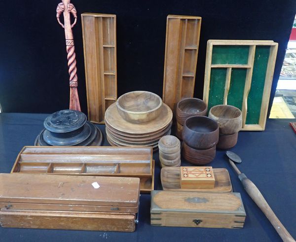 A COLLECTION OF WOODEN ITEMS