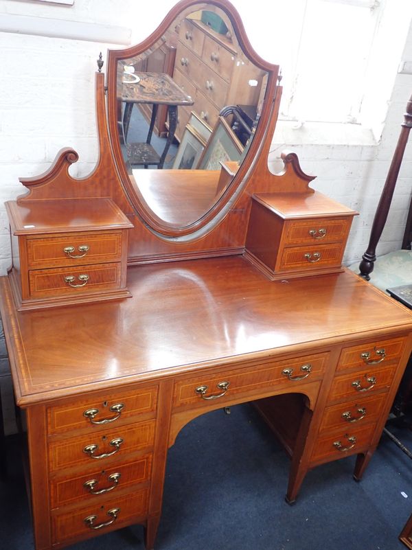 AN EDWARDIAN MAHOGANY AND SATINWOOD DRESSING TABLE BY COOPER & HOLT