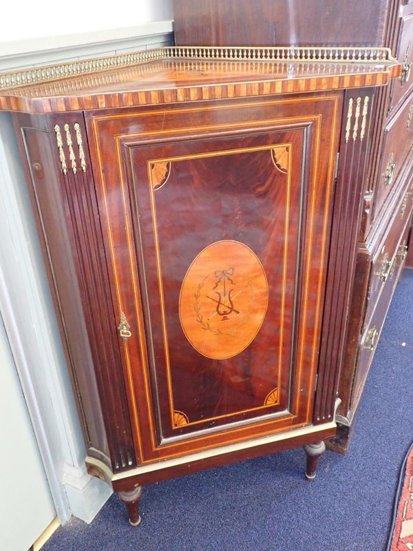 AN EDWARDIAN MAHOGANY AND SATINWOOD INLAID CORNER CUPBOARD