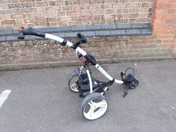 A MOTOCADDY S1 ELECTRIC GOLF BUGGY