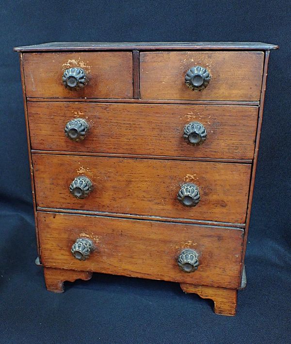 A MINIATURE MAHOGANY CHEST OF DRAWERS
