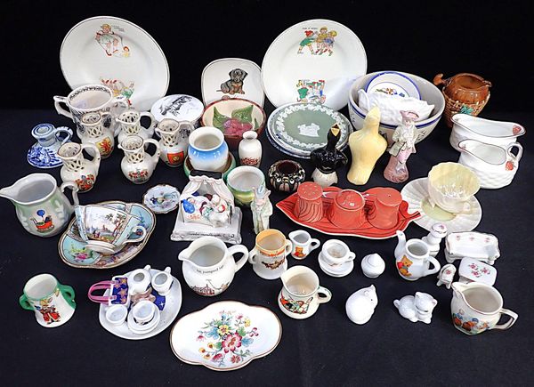 A COLLECTION OF MIXED SMALL CERAMICS
