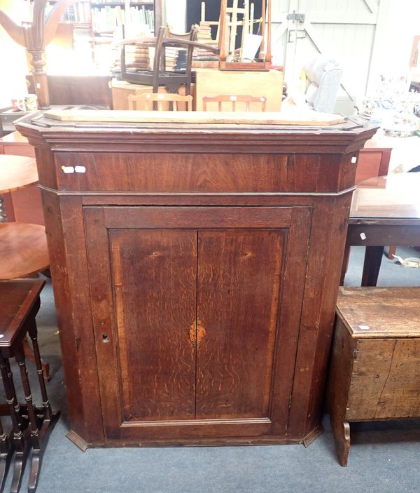 AN 18th CENTURY OAK CUPBOARD