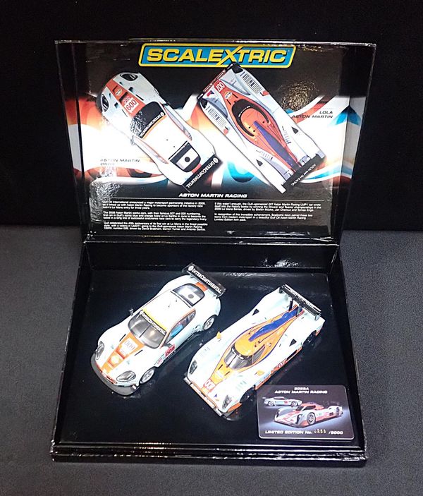 SCALEXTRIC 'ASTON MARTIN RACING' TWIN SET