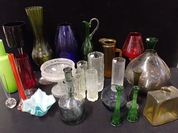 A COLLECTION OF MID-CENTURY DECORATIVE GLASS