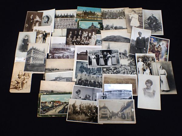 A QUANTITY OF FIRST WORLD WAR  POSTCARDS