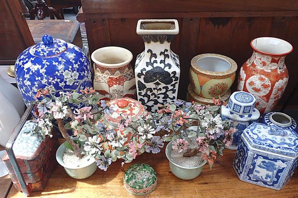 A QUANTITY OF ASIAN CERAMICS
