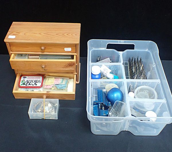 A QUANTIY OF WATCH REPAIR TOOLS