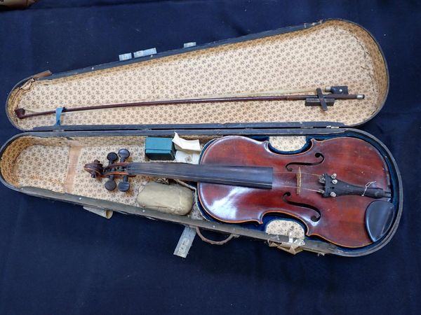 A SINGLE-PIECE BACK VIOLIN, LABELLED 'MEDIO-FINO'