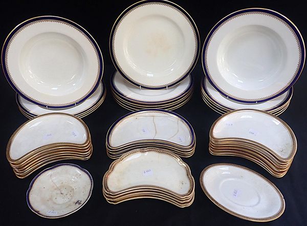 A QUANTITY OF COPELAND SPODE DINNER PLATES