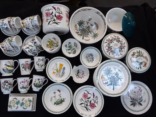 PORTMEIRION: A QUANTITY OF 'THE BOTANIC GARDEN'  DINNER WARE