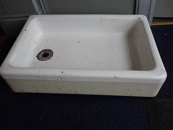 A SHALLOW BELFAST SINK