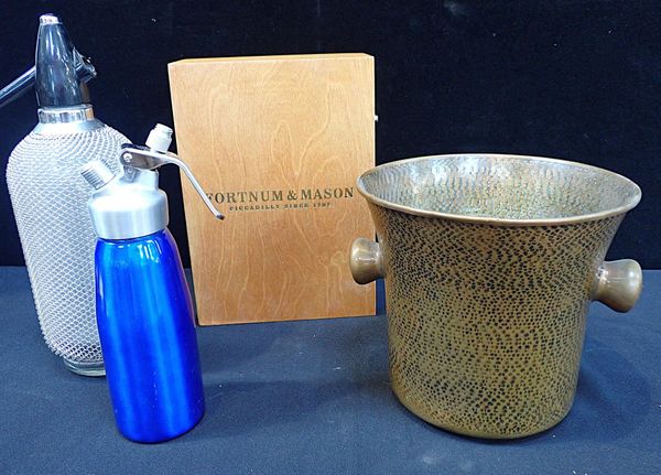 A MID-CENTURY STYLE MUSSBACH-METALL COPPER ICE BUCKET
