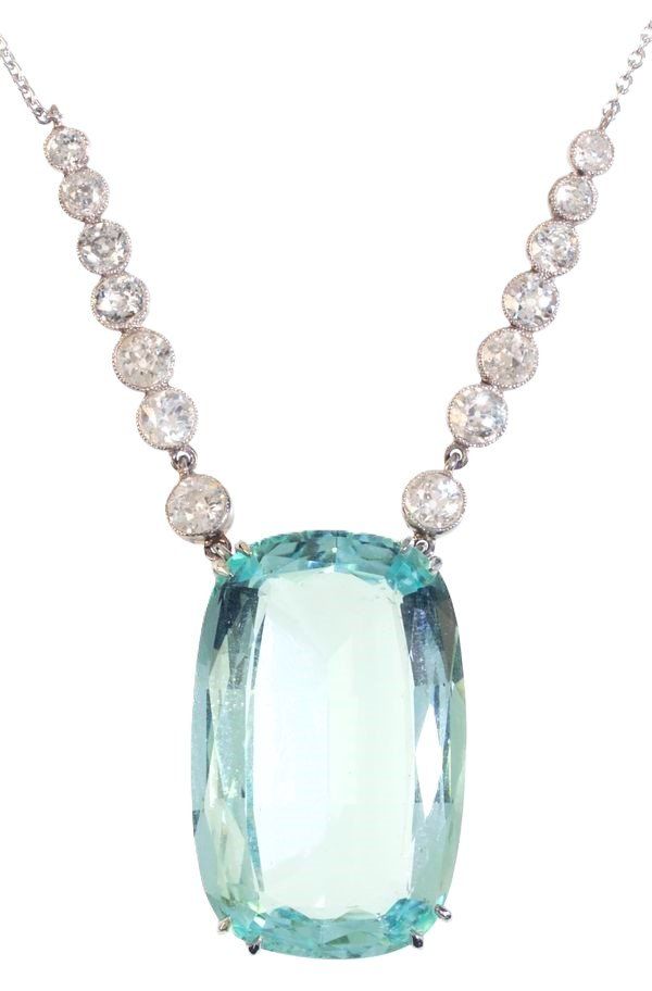 AN ART DECO AQUAMARINE AND DIAMOND PENDANT NECKLACE