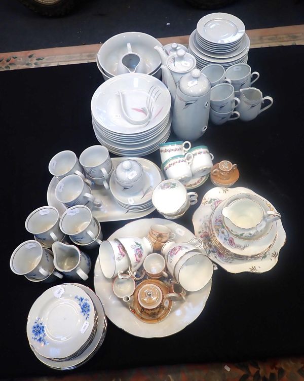 A QUANTITY OF DOMESTIC CERAMICS