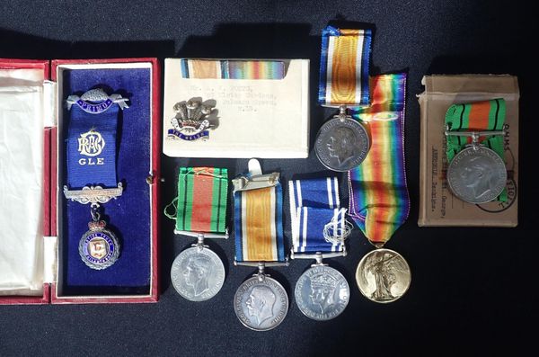 MEDALS: WWI PAIR AWARDED TO 291874. PTE. G. POTTS. WELSH. R.