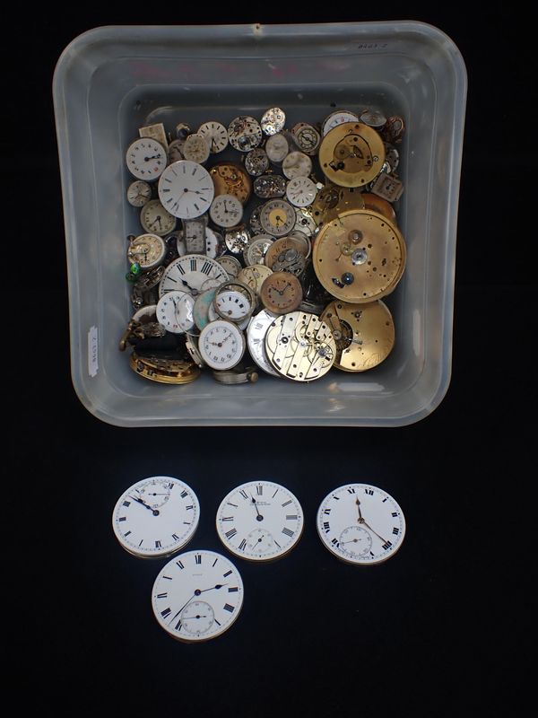 A QUANTITY OF POCKET WATCH AND WRISTWATCH MOVEMENTS