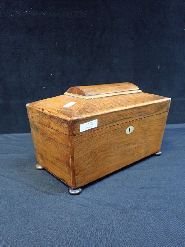 AN EARLY VICTORIAN ROSEWOOD TEA CADDY