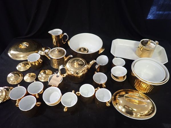 A ROYAL WORCESTER PART TEA SERVICE