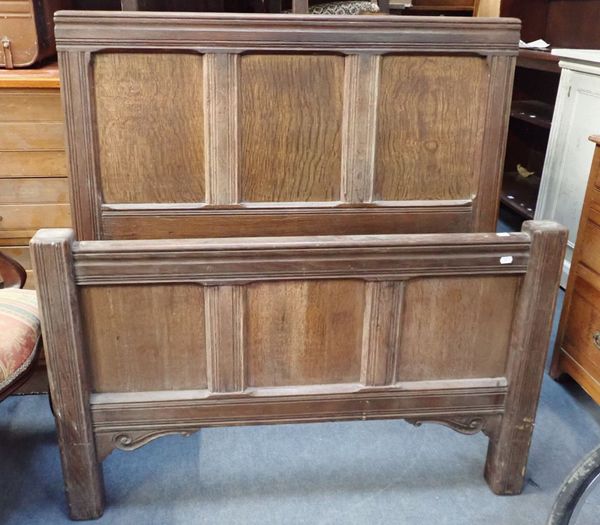 A 17TH CENTURY STYLE PANELLED OAK SINGLE BEDSTEAD