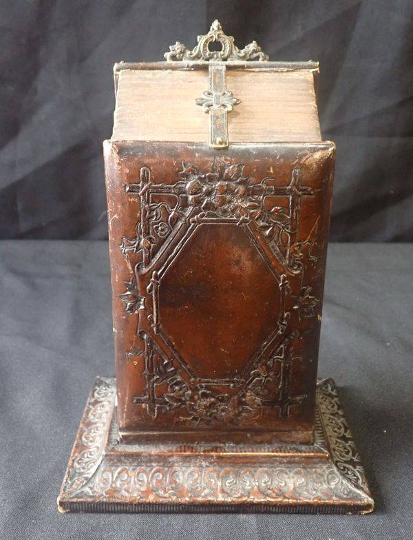 A TABLE CARTE DE VISITE DISPLAY STAND