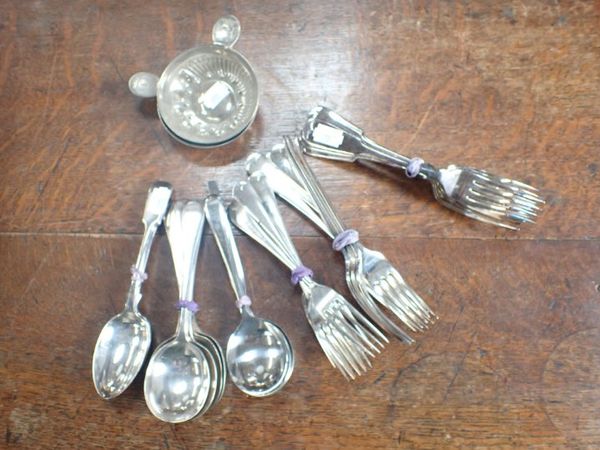 A COLLECTION OF SILVER PLATED ITEMS