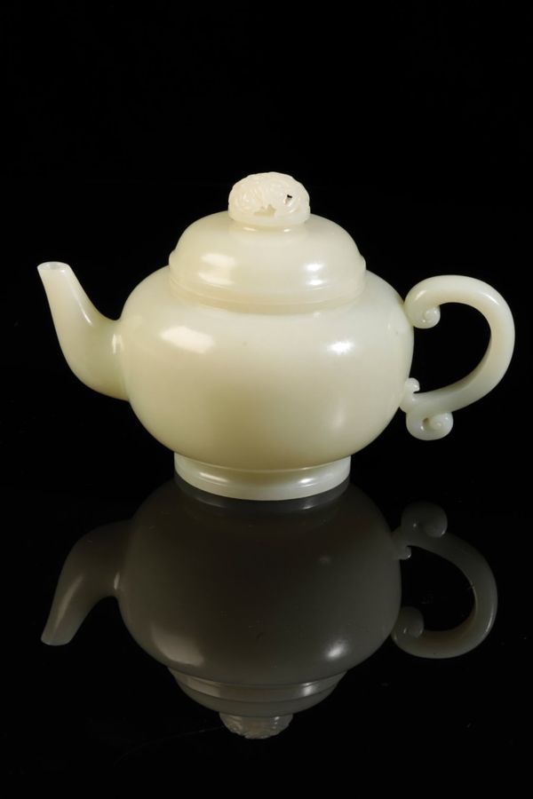 A FINE CHINESE PALE CELADON JADE TEAPOT AND COVER
