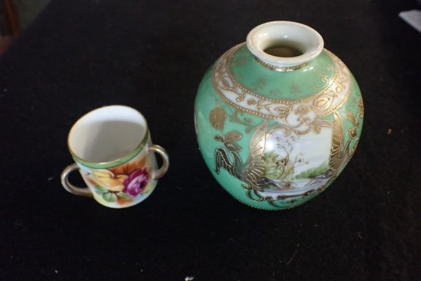 A GILT AND PAINTED NORITAKE VASE AND MINIATURE LOVING CUP